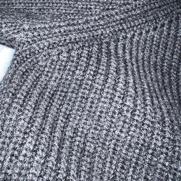 New w/o tags icebreaker sweater - Picture 2 of 4